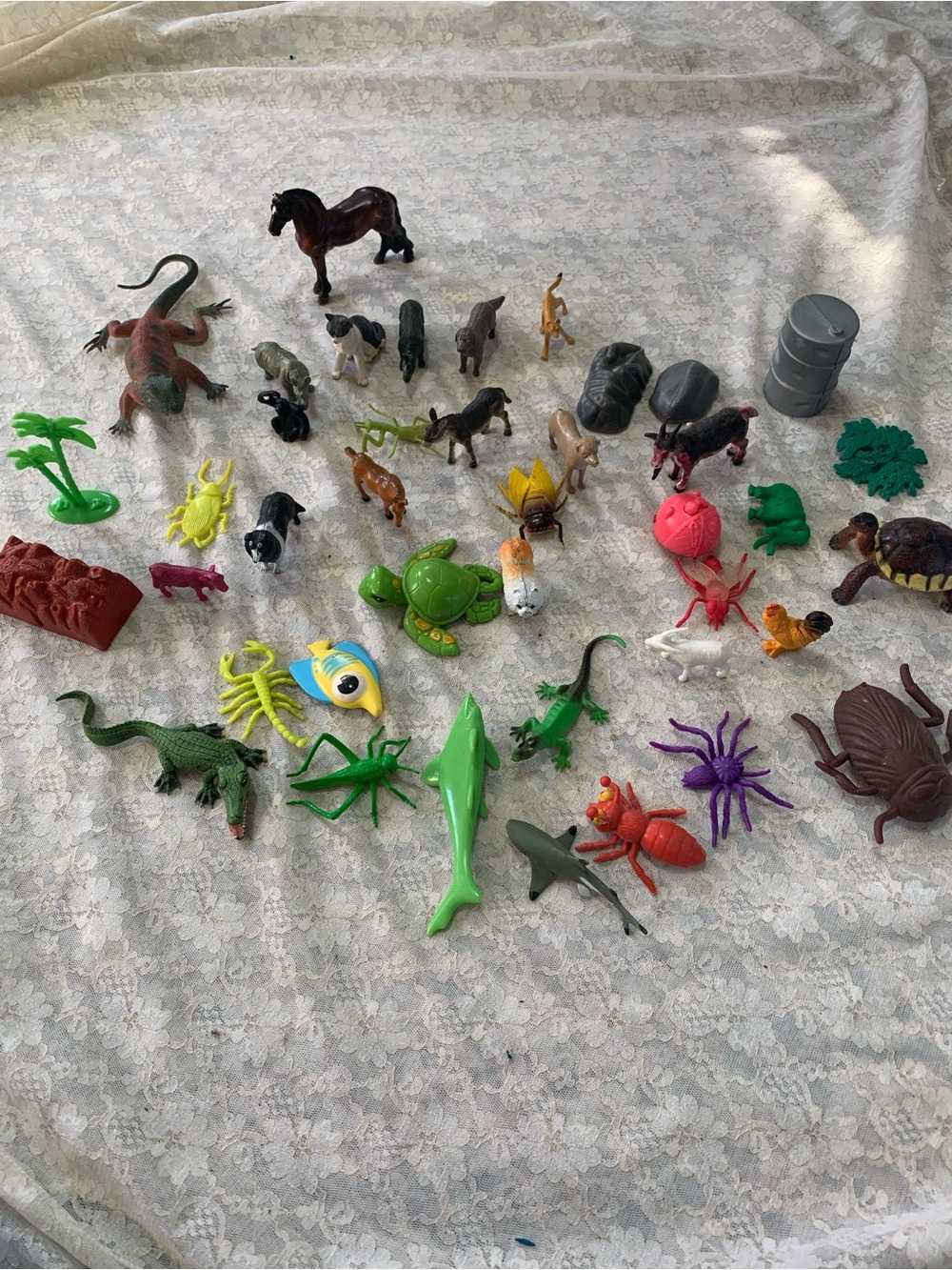 Bulk Lot of 40 Plastic Toy Animals – Assorted Insects, Reptiles & Mammals